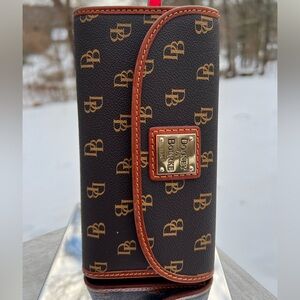 DOONEY AND BOURKE GRETTA LARGE CONTINENTAL CLUTCH WALLET